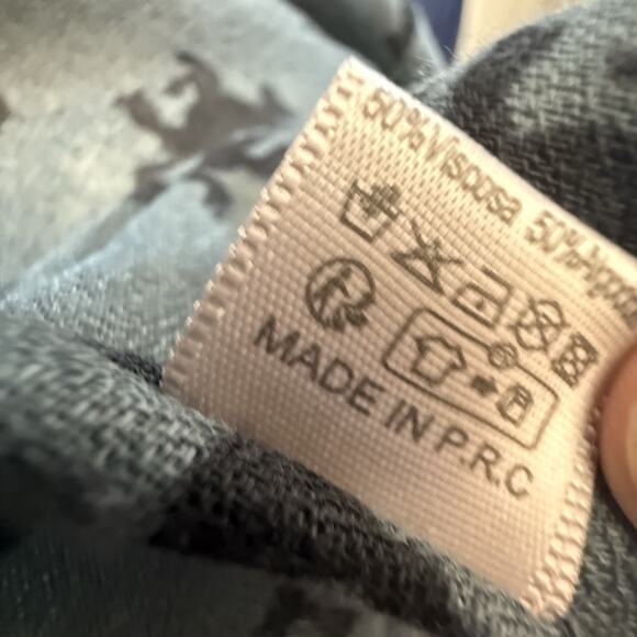 Semi-Sheer Soft Viscose Horse Print Rectangle Scarf Shawl Gray Black Western - Picture 8 of 9